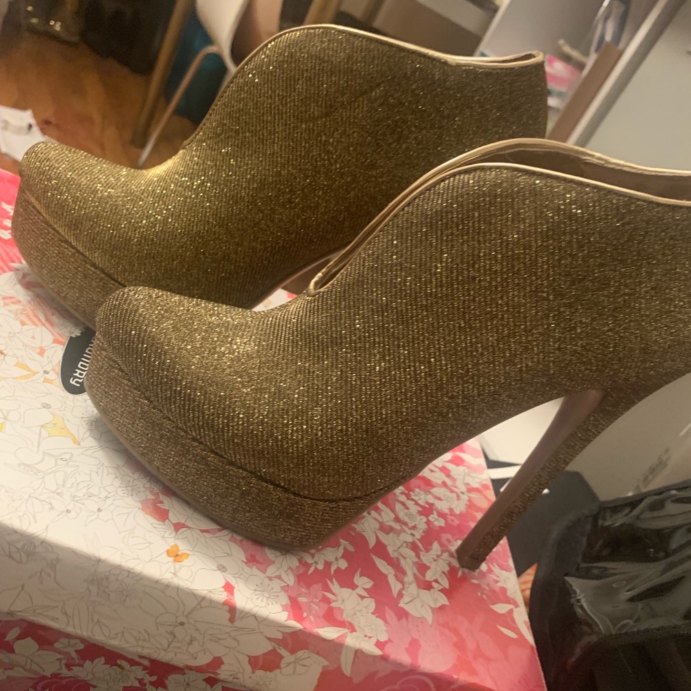 Gold Sparkle booties